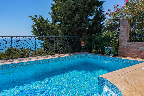 Wunderschönes Haus mit Meerblick und Pool zu verkaufen